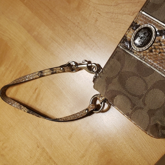 Coach wristlet - Picture 4 of 6